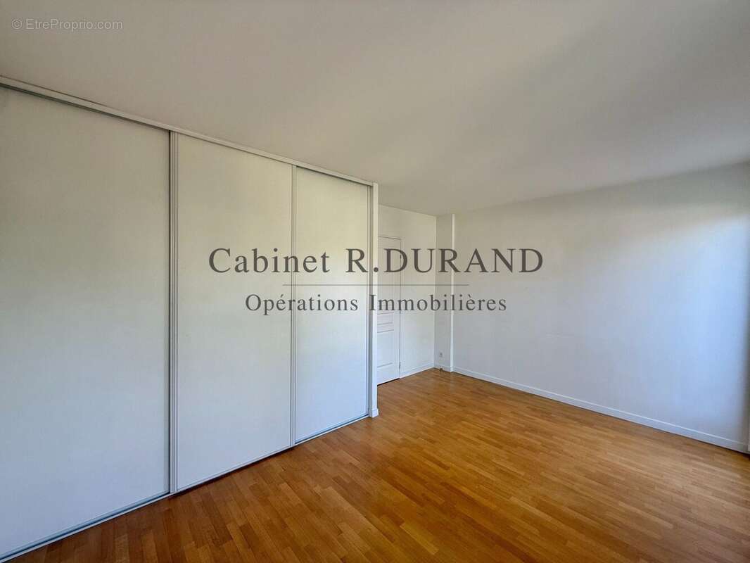 Appartement à LA GARENNE-COLOMBES