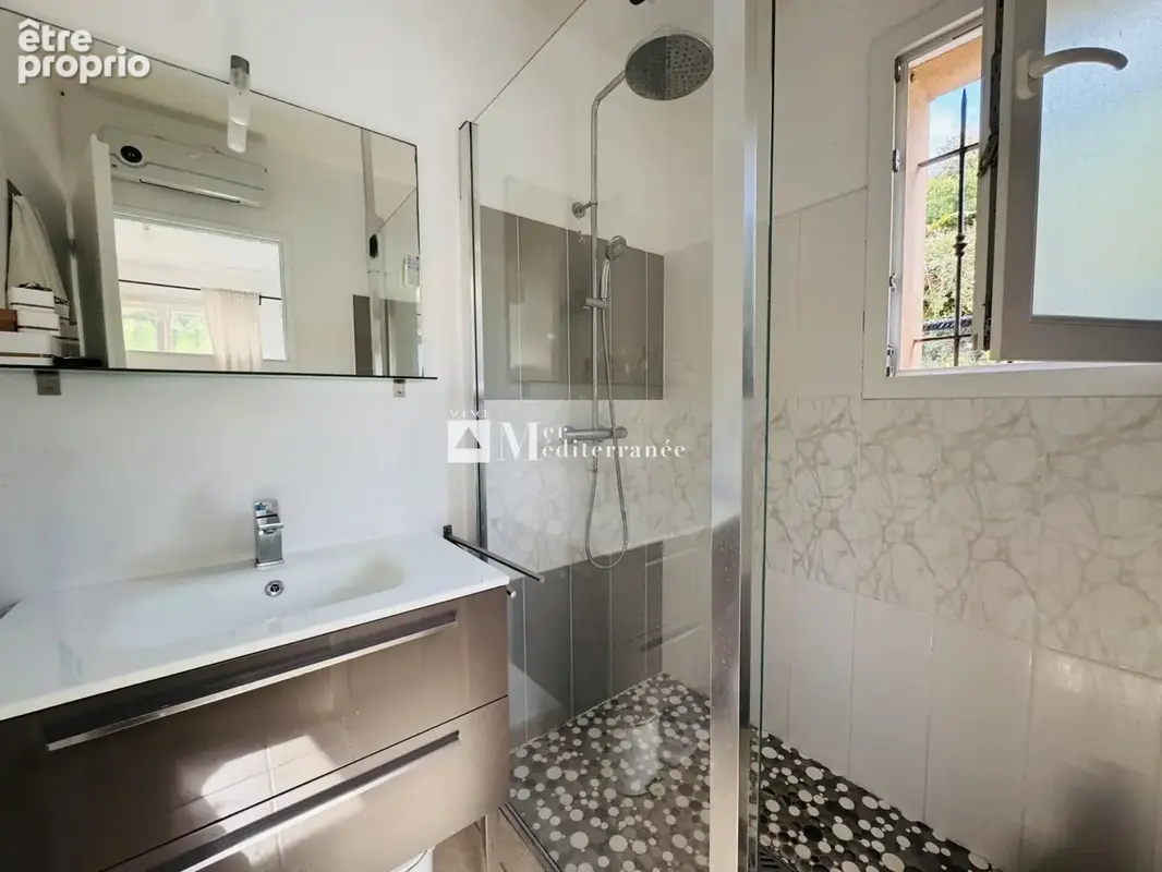 À vendre - Maison de Plain-Pied à La Garde-Freinet - 83680 - photo 9