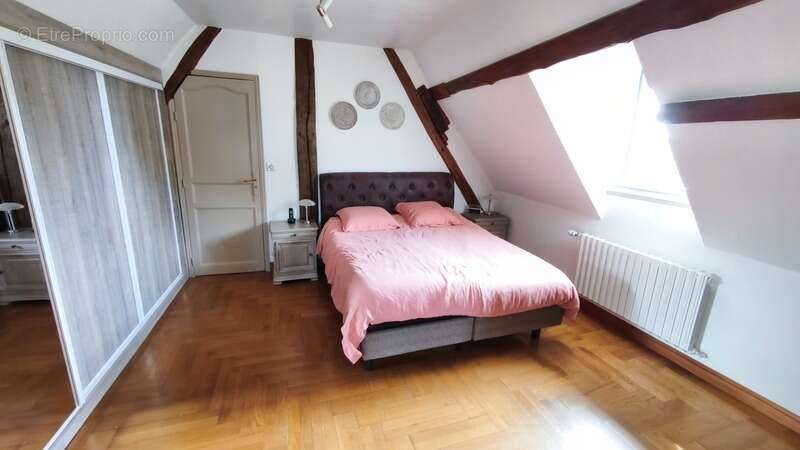 A 20 KMS de Fécamp. Ensemble immobilier comprenant 2 habitations (303 m²);1 piscine; triple garage; Terrain 5215 m² - photo 20