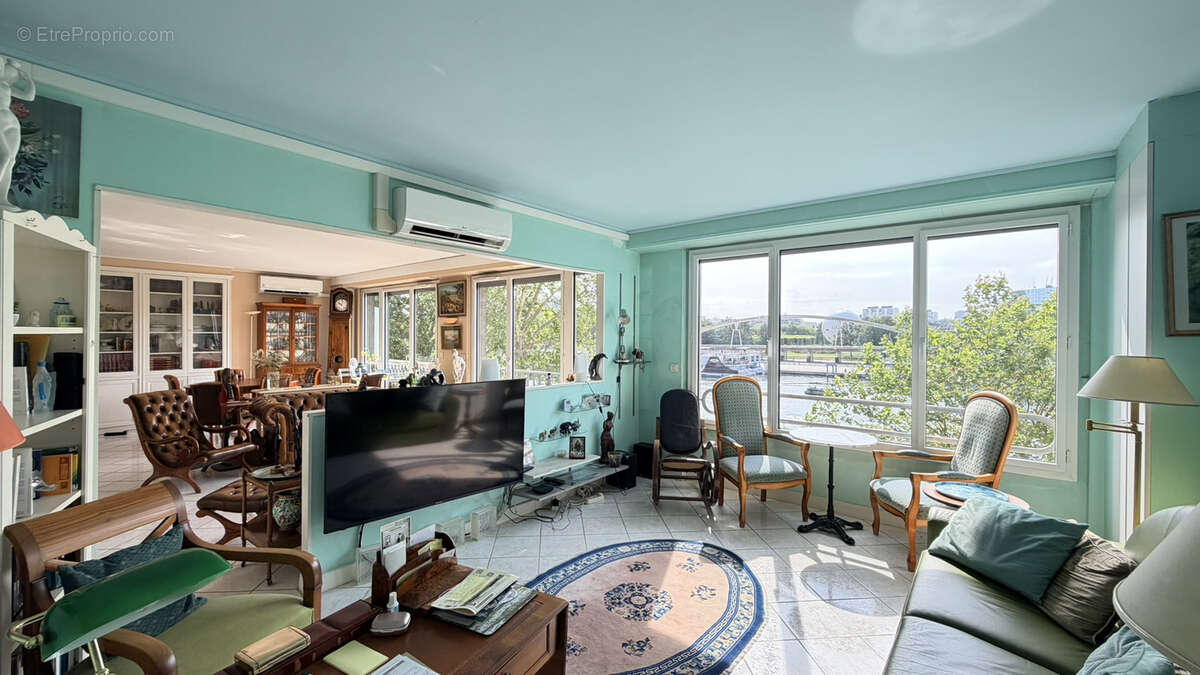 Appartement à PARIS-16E