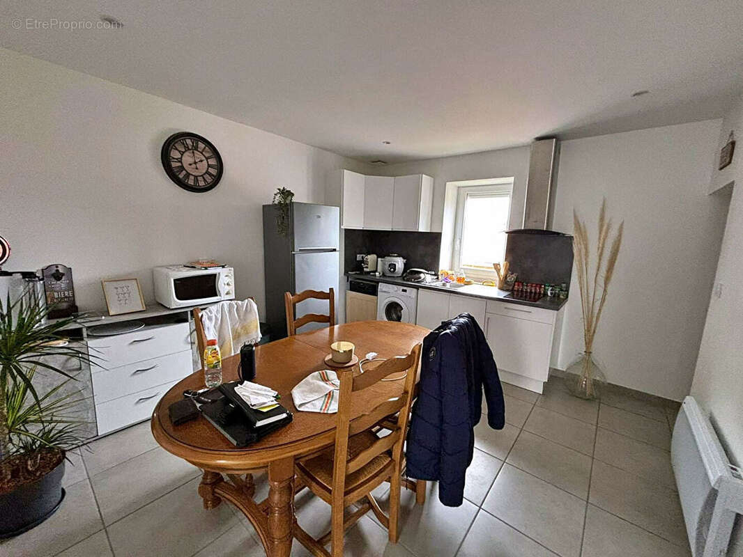 Appartement à RENAISON