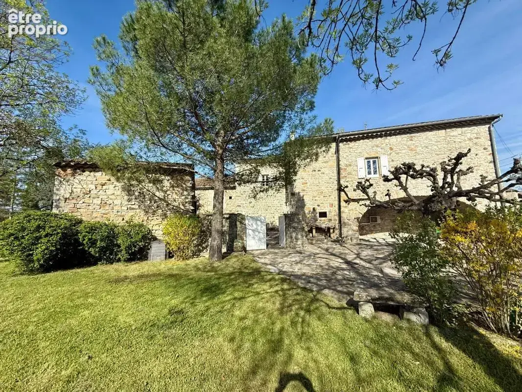 Mas ancien de caractére avec dépendance et terrain attenant - photo 2