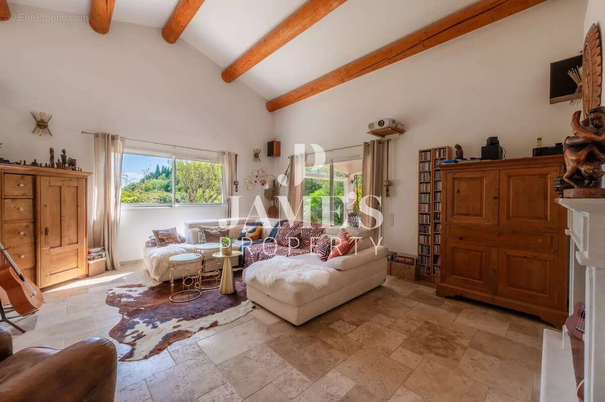 Maison 198 m² à Fontvieille  - photo 5