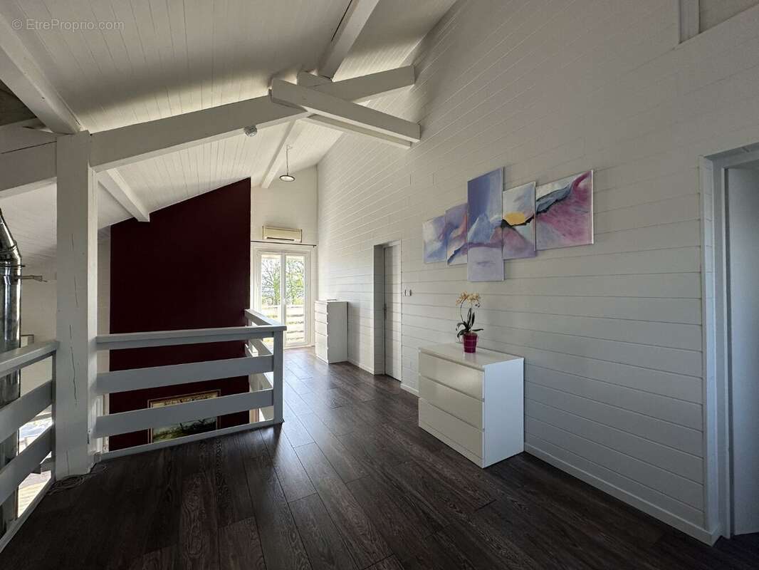 Belle maison d'architecte de 196 m² - photo 8