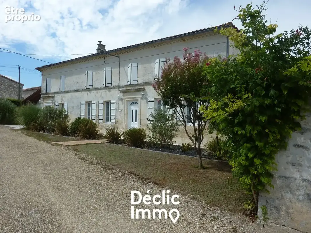 Maison charentaise avec dependances a colombiers - photo 2