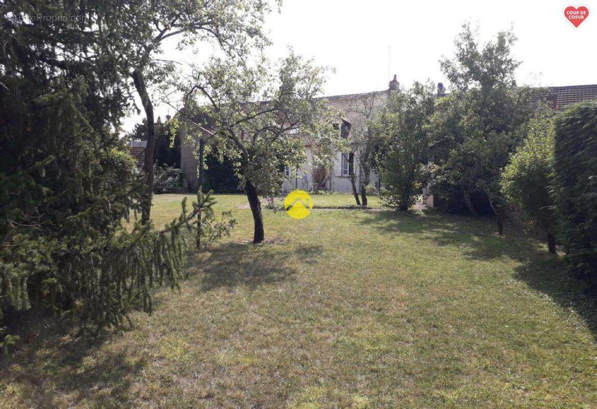 Maison à LA GUERCHE-SUR-L&#039;AUBOIS