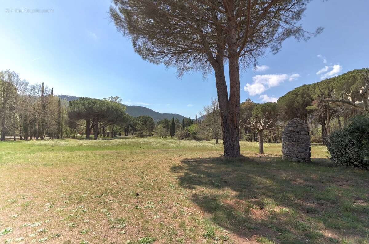 Maison à BAGNOLS-EN-FORET