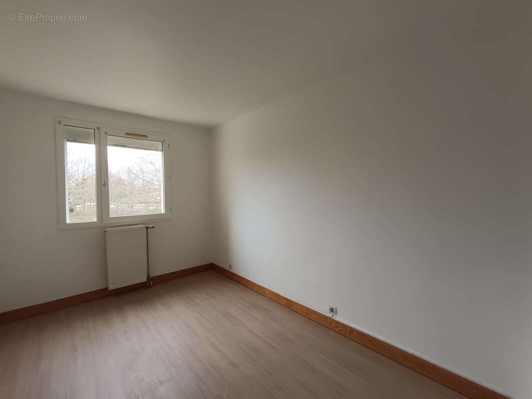 Appartement à VILLIERS-LE-BACLE