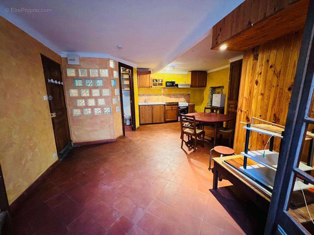 Maison à SAINT-CHAMAS