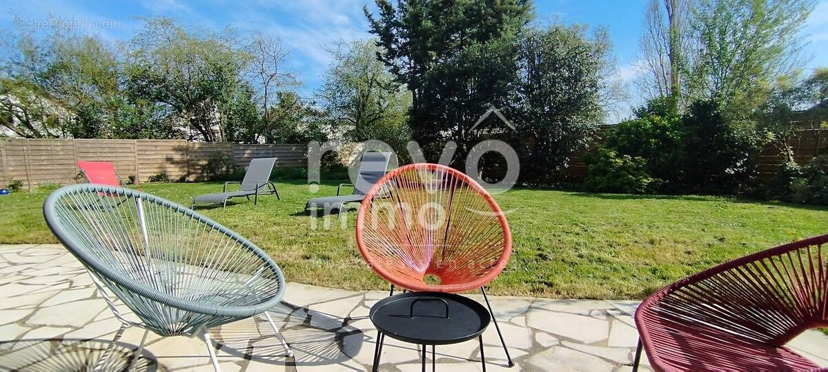 Maison à SAINT-BARTHELEMY-D'ANJOU