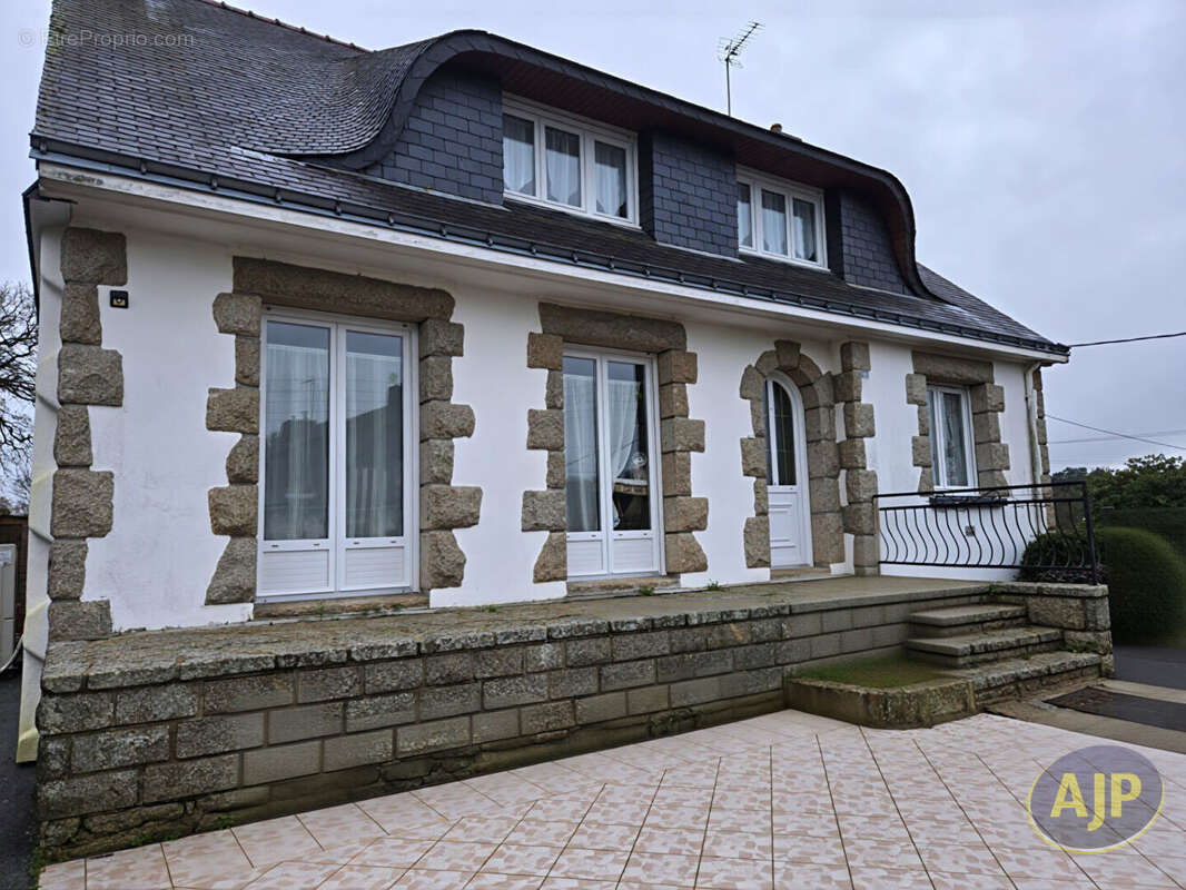 Maison à SAINT-JEAN-BREVELAY