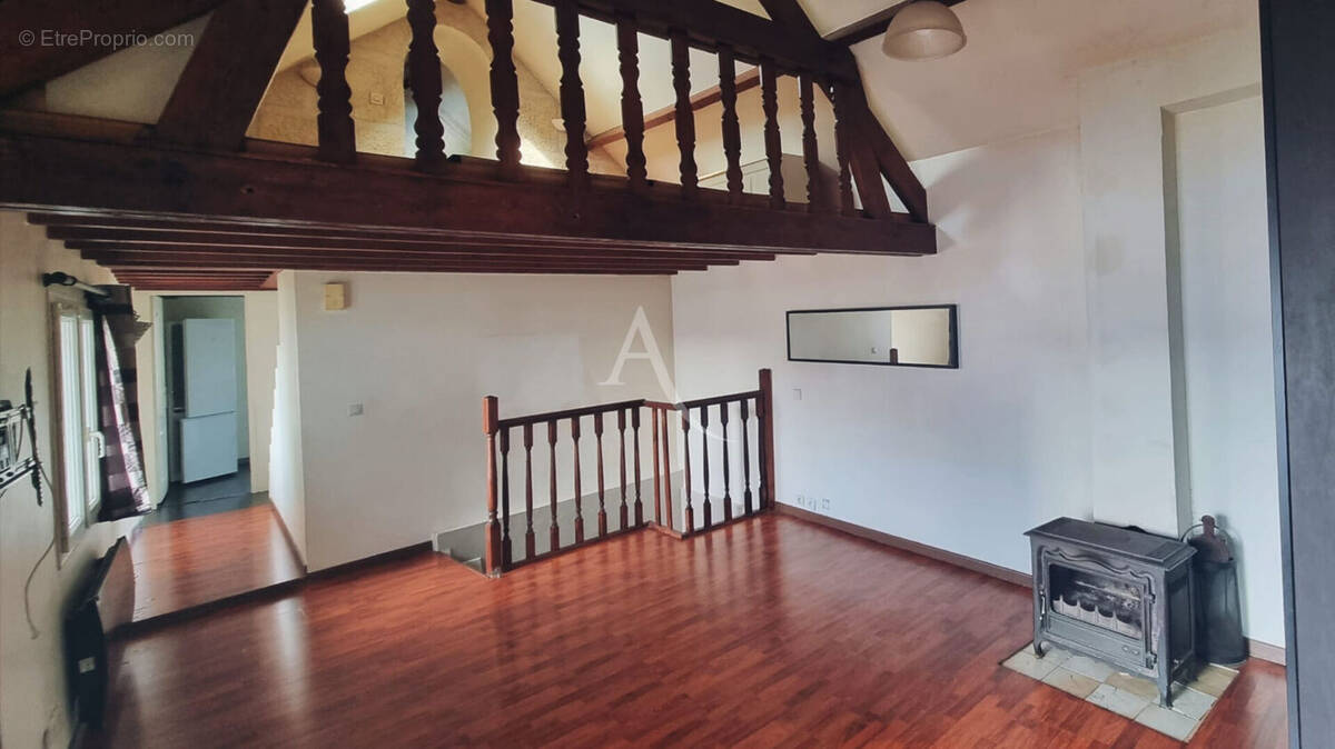 Appartement à COMBS-LA-VILLE