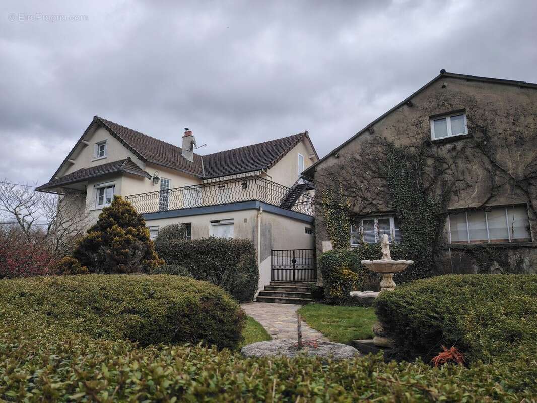 Commerce à BUSSIERE-DUNOISE