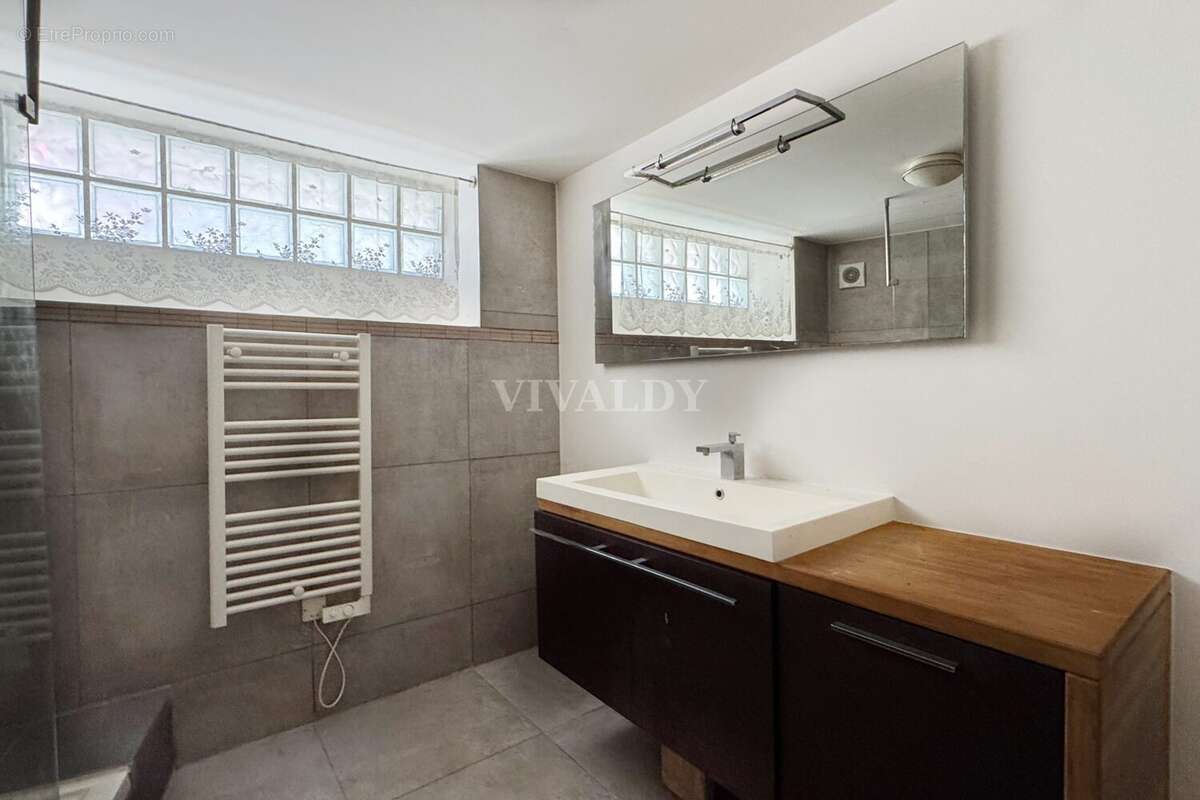 Salle d&#039;eau - Appartement à TOULON