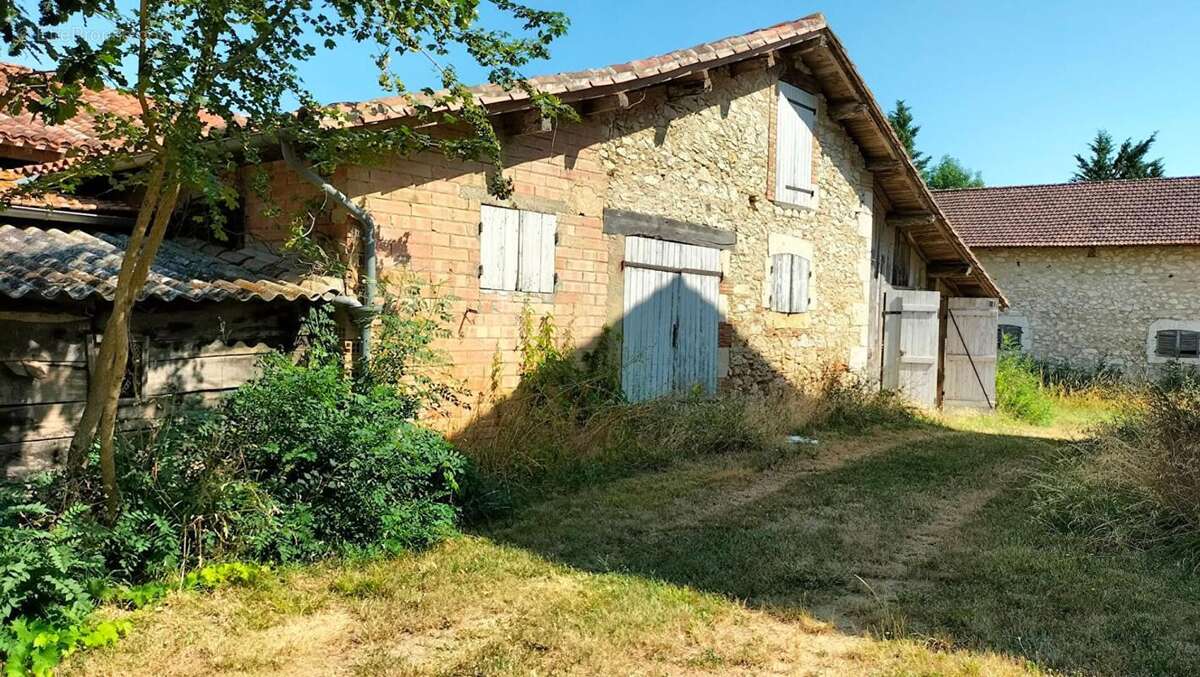Propriété   125m² (32120) Puycasquier 6 pieces - photo 8