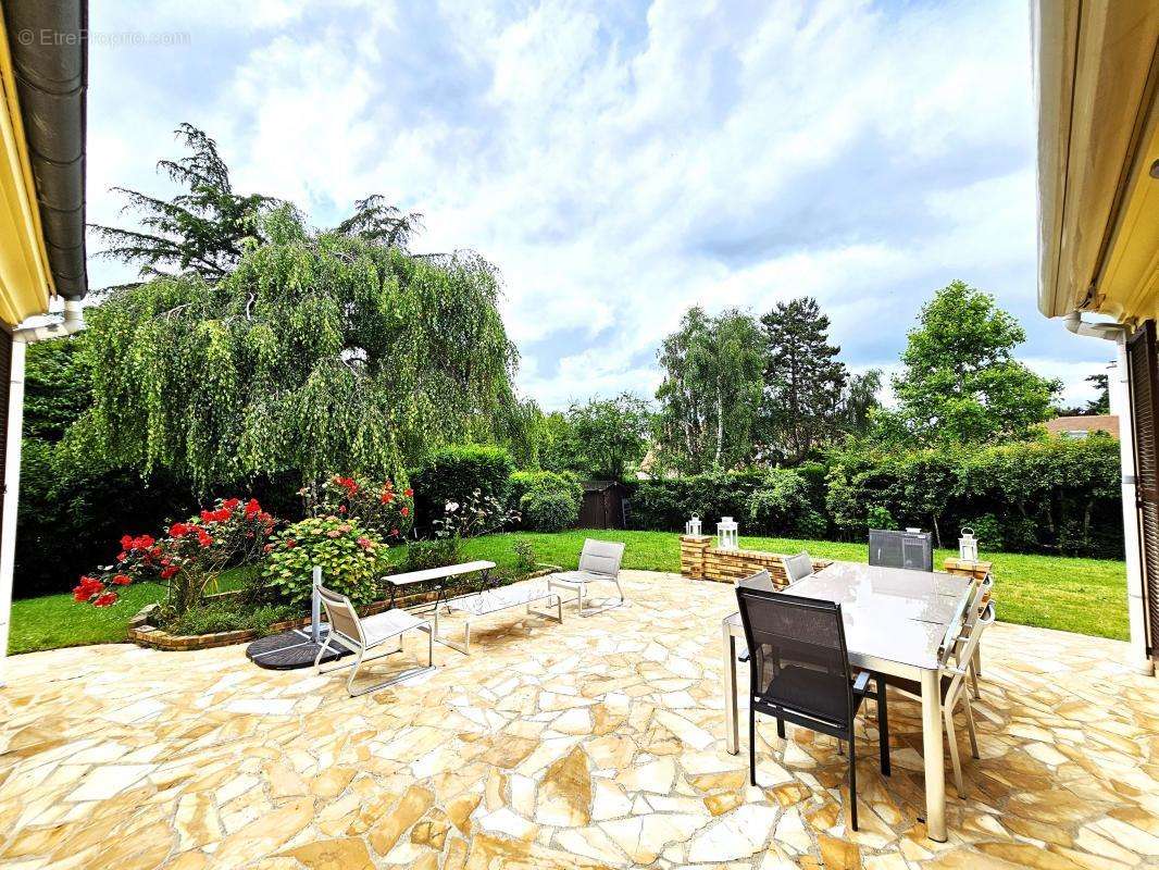 Maison à SAINT-NOM-LA-BRETECHE