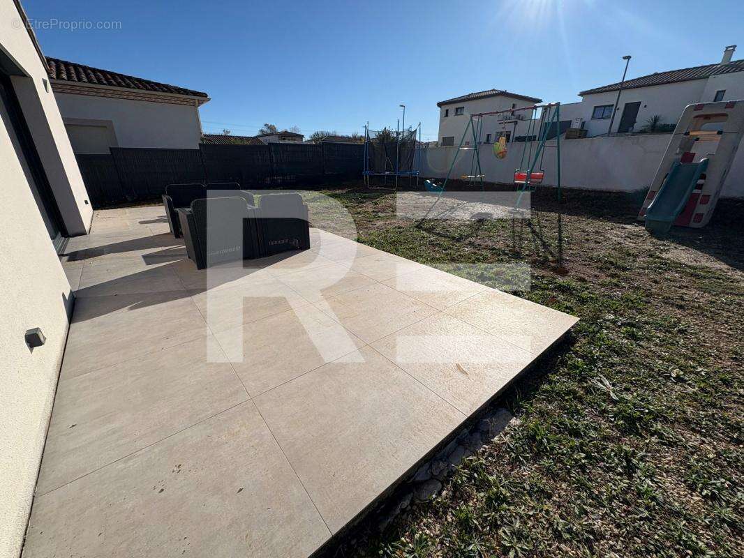 Maison à LA CALMETTE