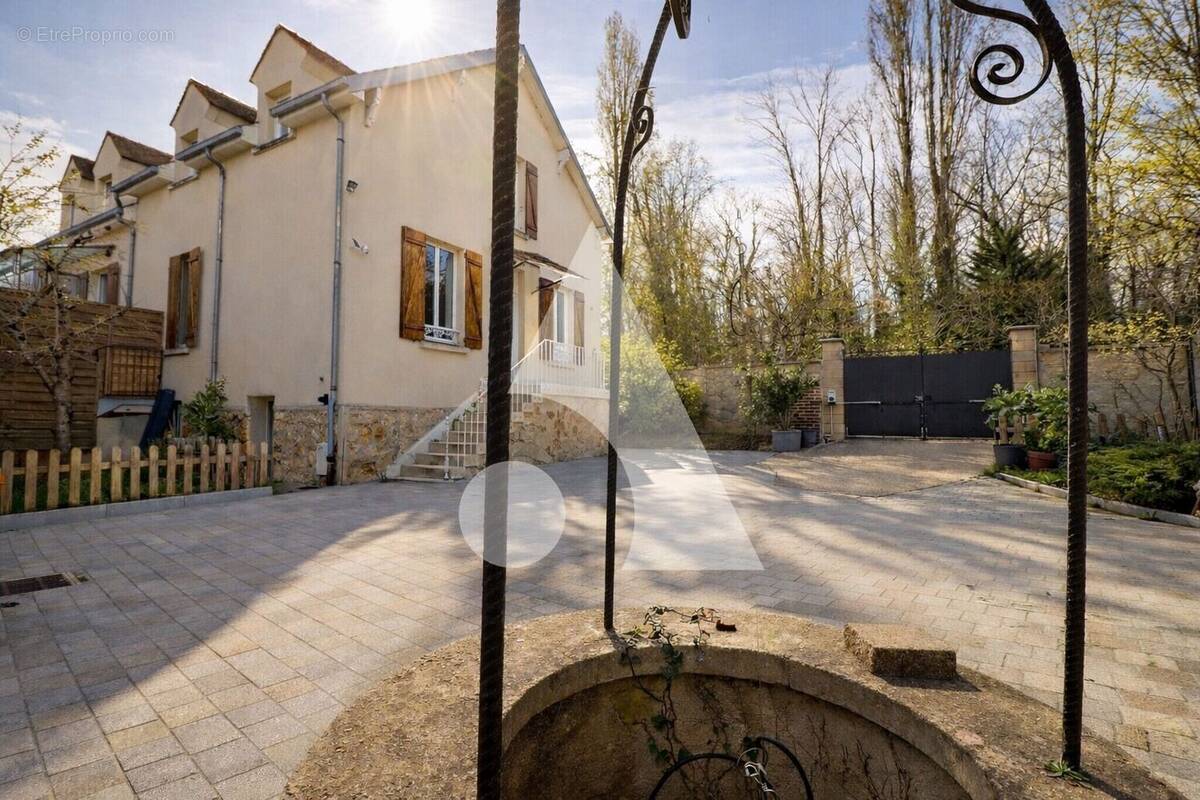 Maison à MERY-SUR-OISE