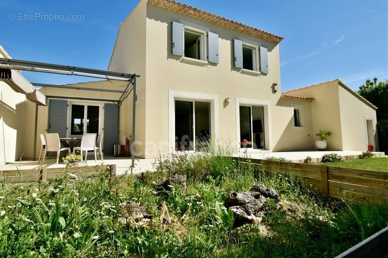 Maison à FONTVIEILLE