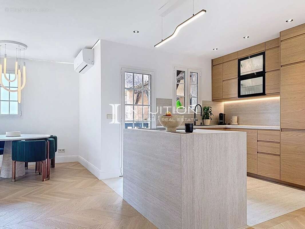 Appartement à SAINT-LAURENT-DU-VAR