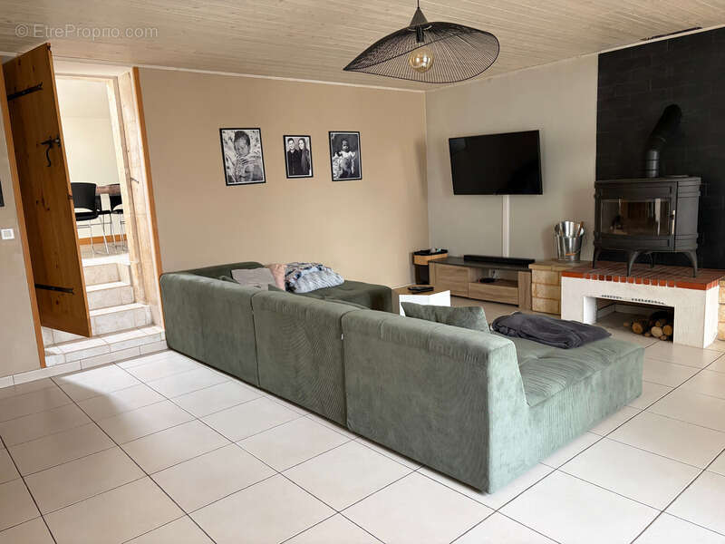Bessay (85320) au calme charmante maison en pierres renovee 3/4 chambres avec dependances et jardin - photo 5