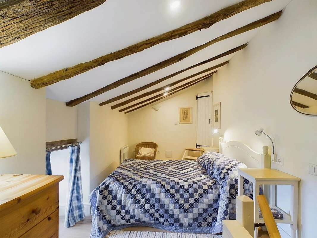 Maison à VILLEBOIS-LAVALETTE