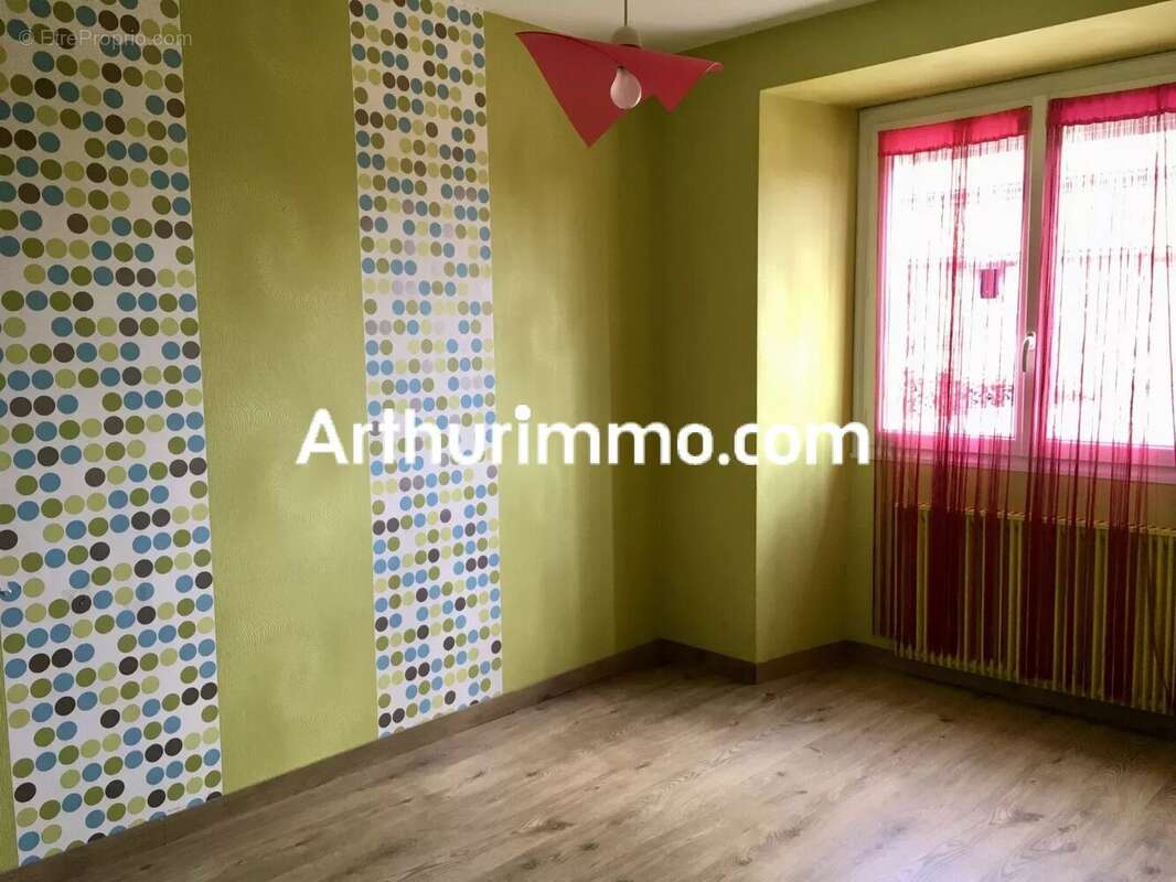 Maison à NUEIL-LES-AUBIERS