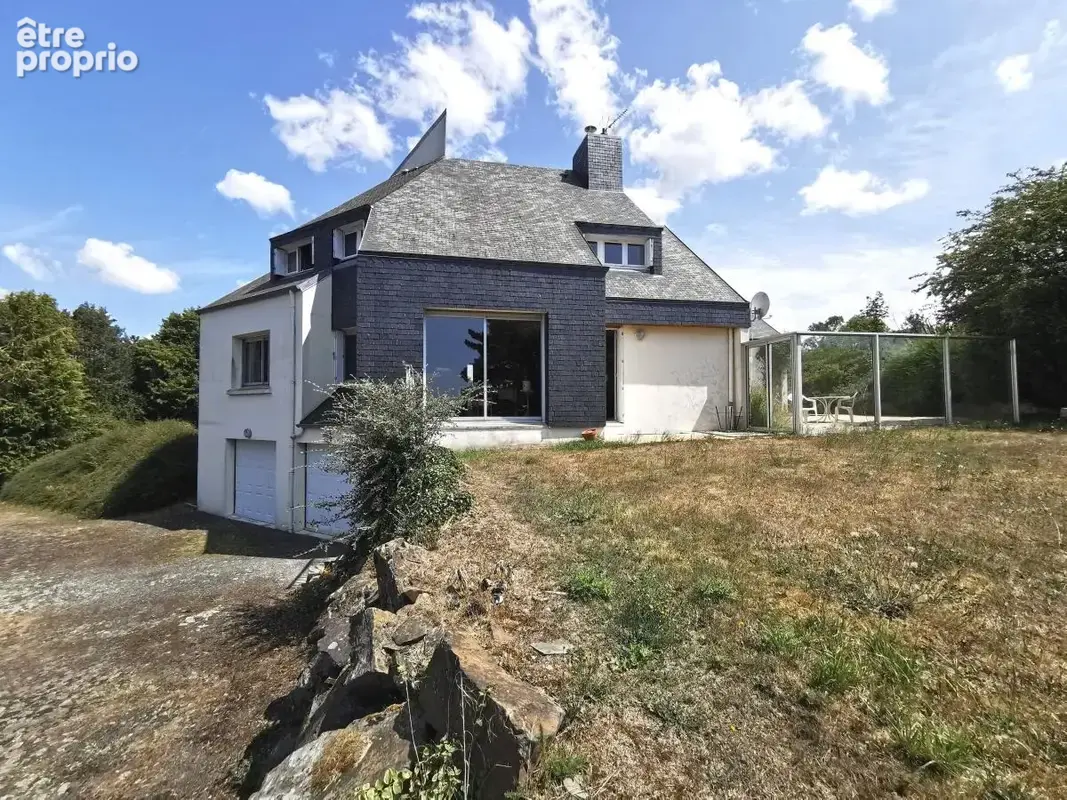 Maison à LA ROCHE-DERRIEN
