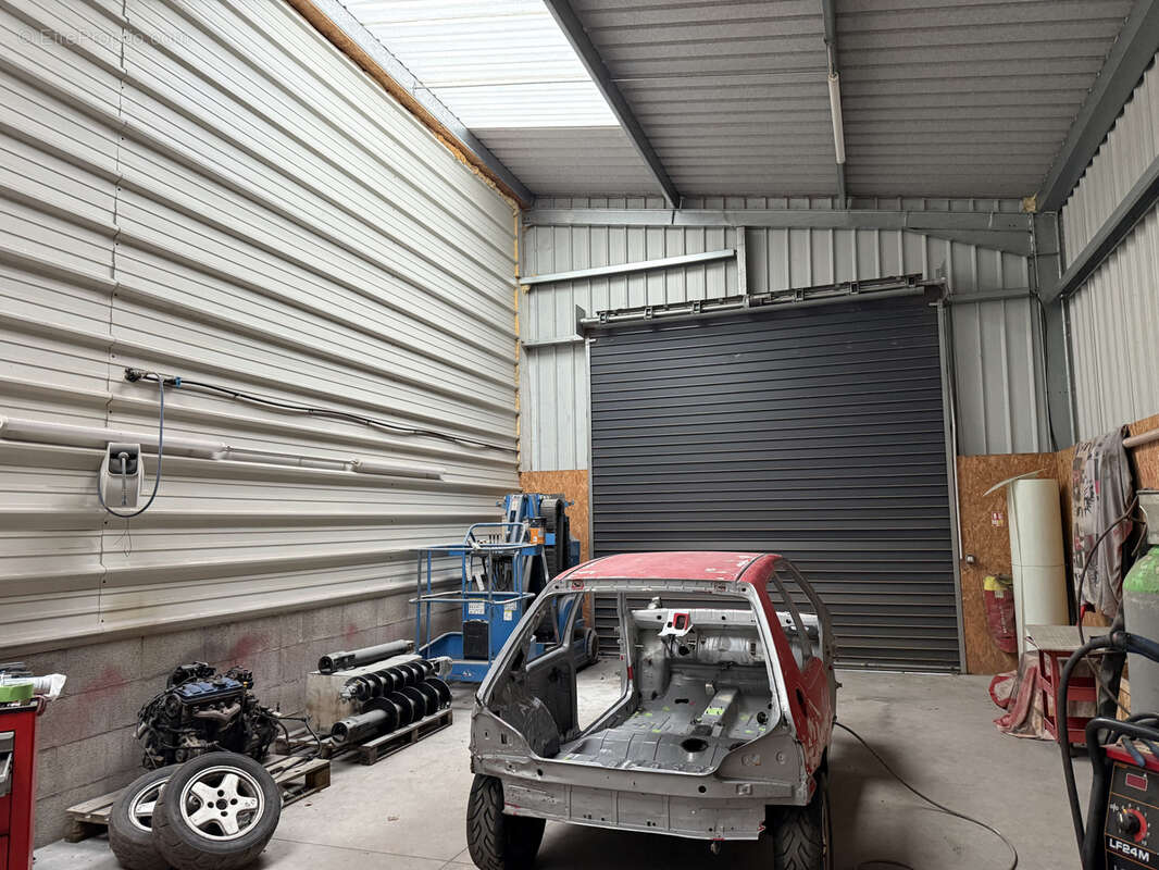 Commerce à SAINT-GEORGES-DES-COTEAUX