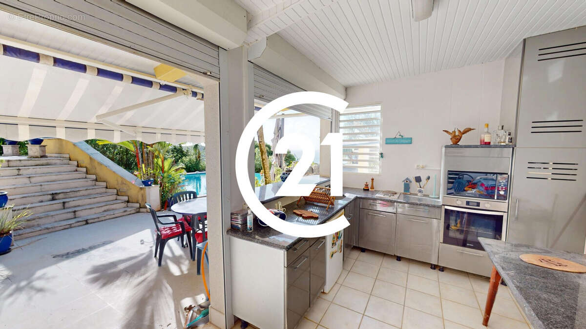 Maison à LES TROIS-ILETS