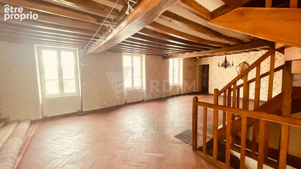 Maison de caractère avec dépendances et usage professionnel au c?ur du village - photo 7