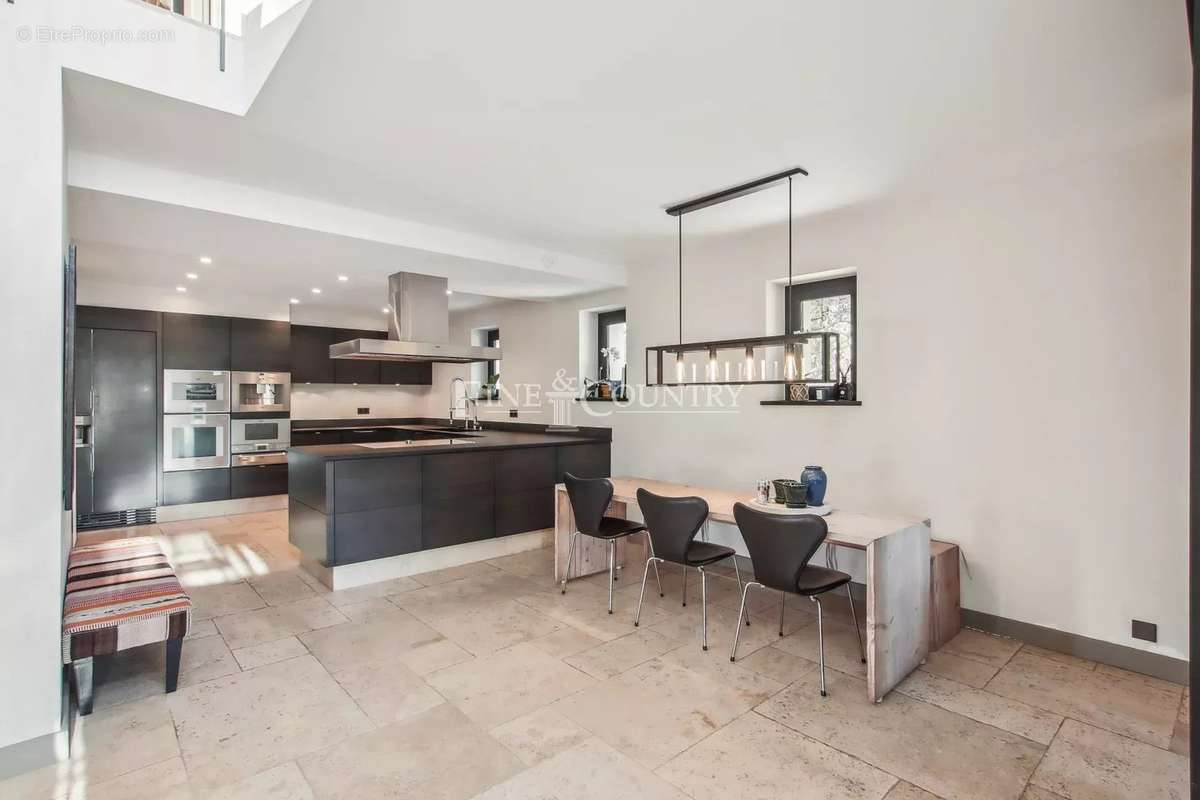 Maison à TOURRETTES