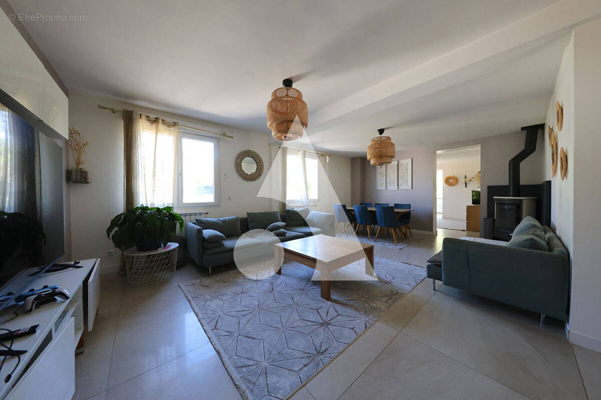 Maison à SAINTRY-SUR-SEINE