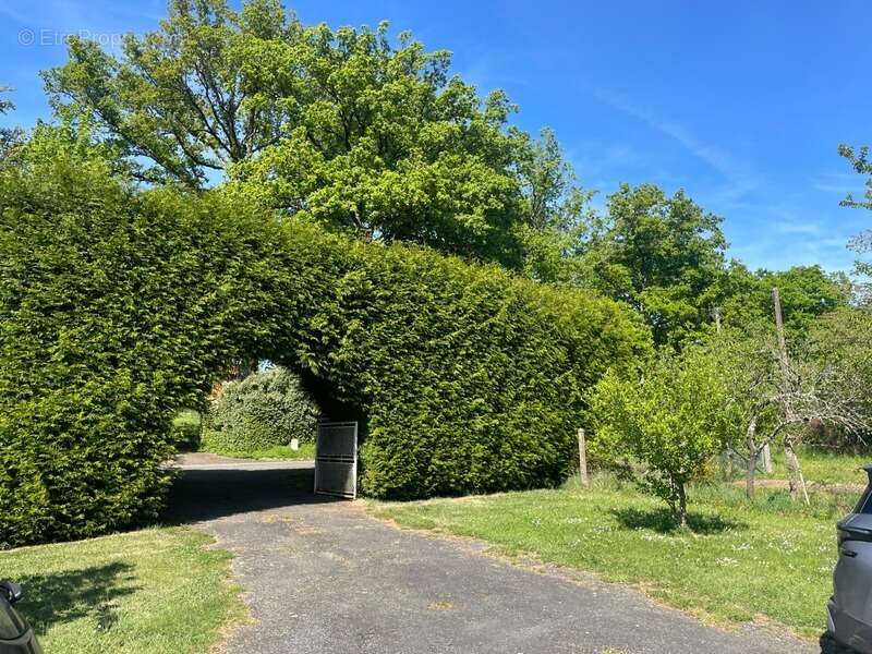 Maison à SAINT-PRIEST-SOUS-AIXE
