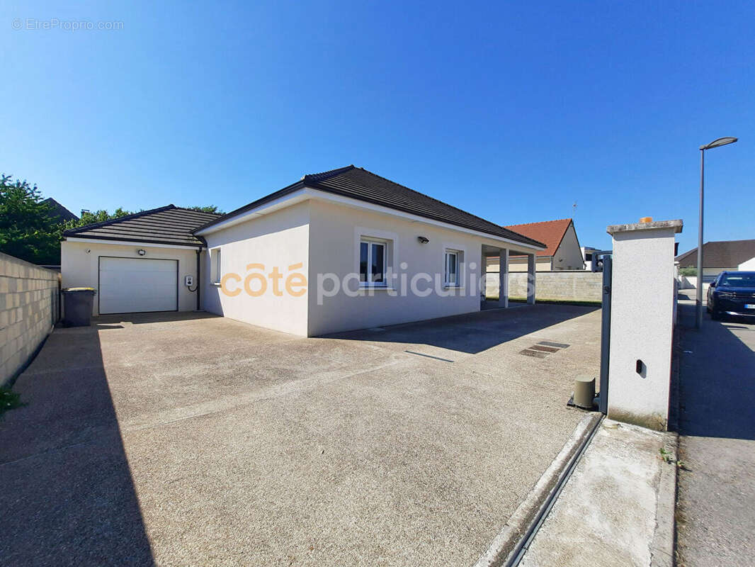 Maison de plain-pied de147 m² - 6 pièces - Crissey - photo 5