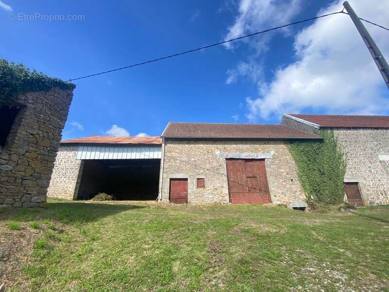 Maison à BUSSIERE-DUNOISE