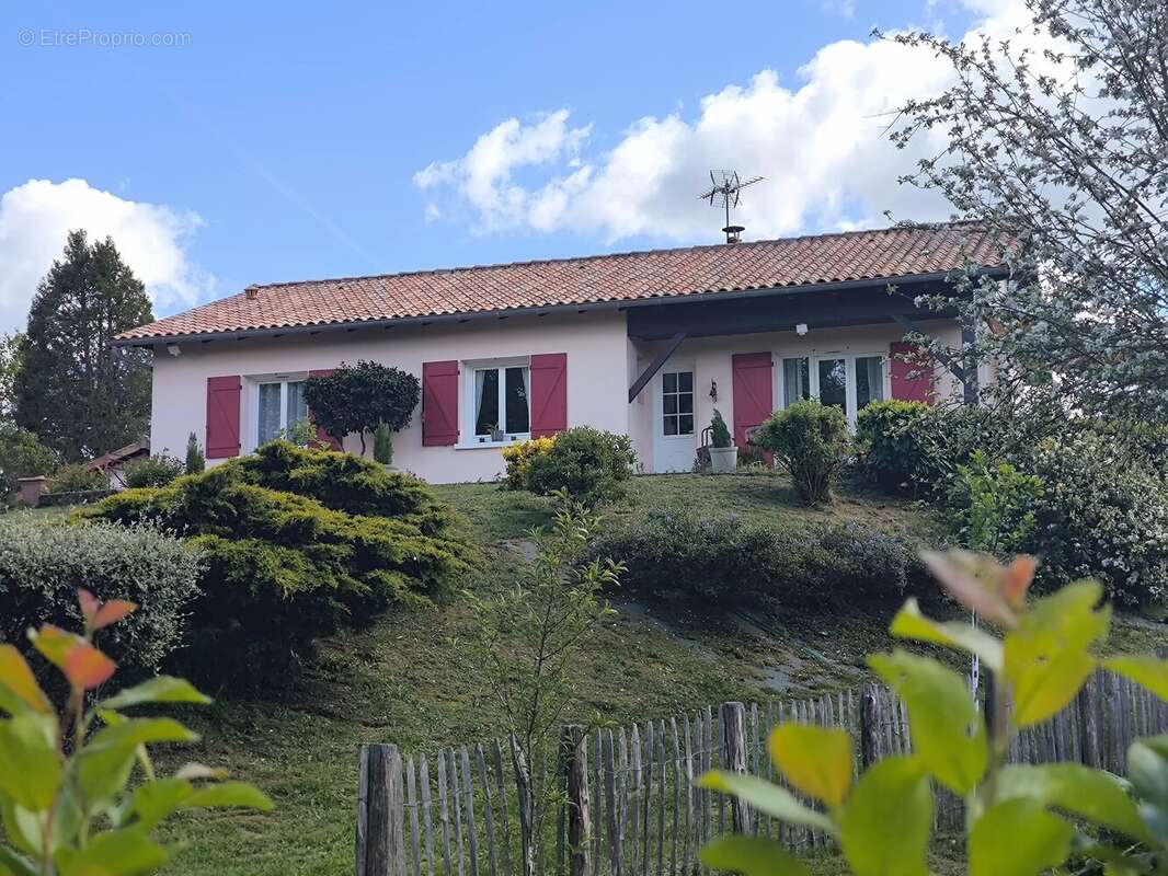 Maison à CHAILLAC-SUR-VIENNE