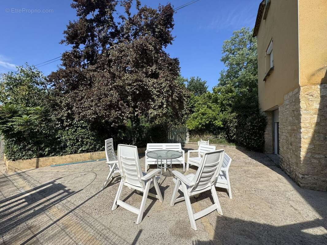 Ensemble immobilier avec maison, deux logements indépendants, atelier et piscine - photo 18