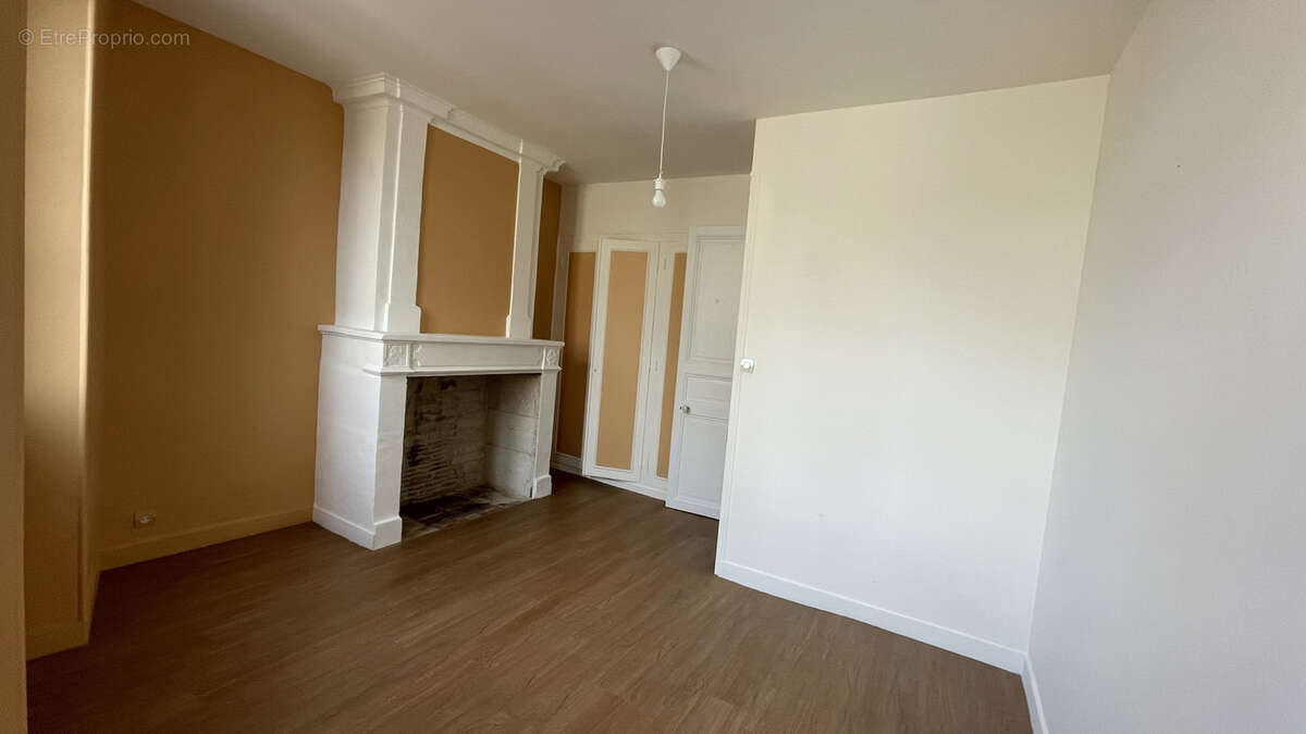 Maison à FRONTENAY-ROHAN-ROHAN