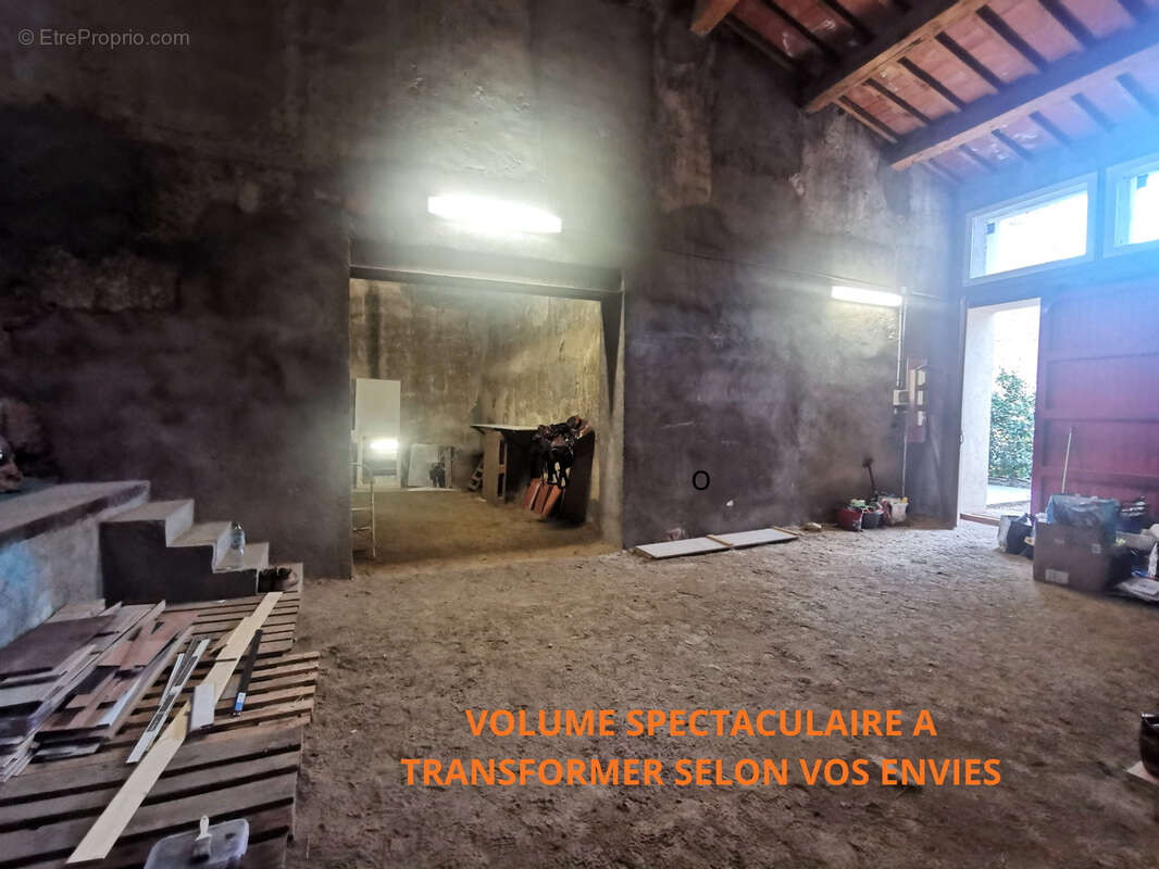 Maison à VILLEMOLAQUE