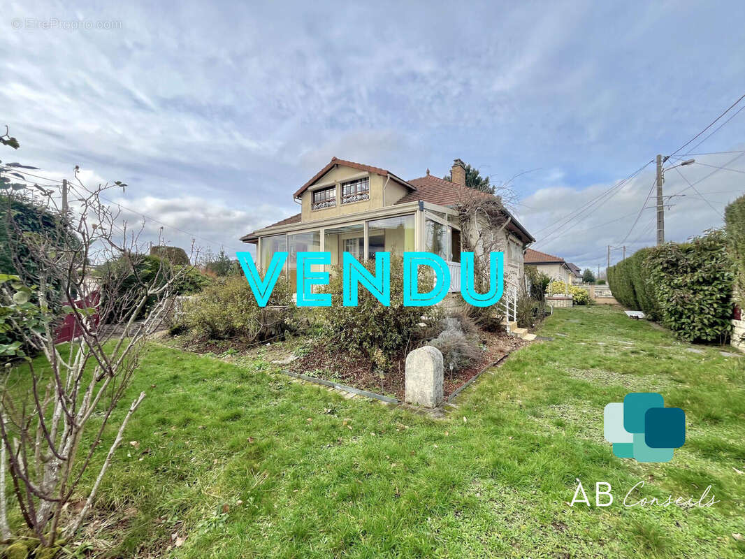 Maison à SAINT-ETIENNE-DU-ROUVRAY