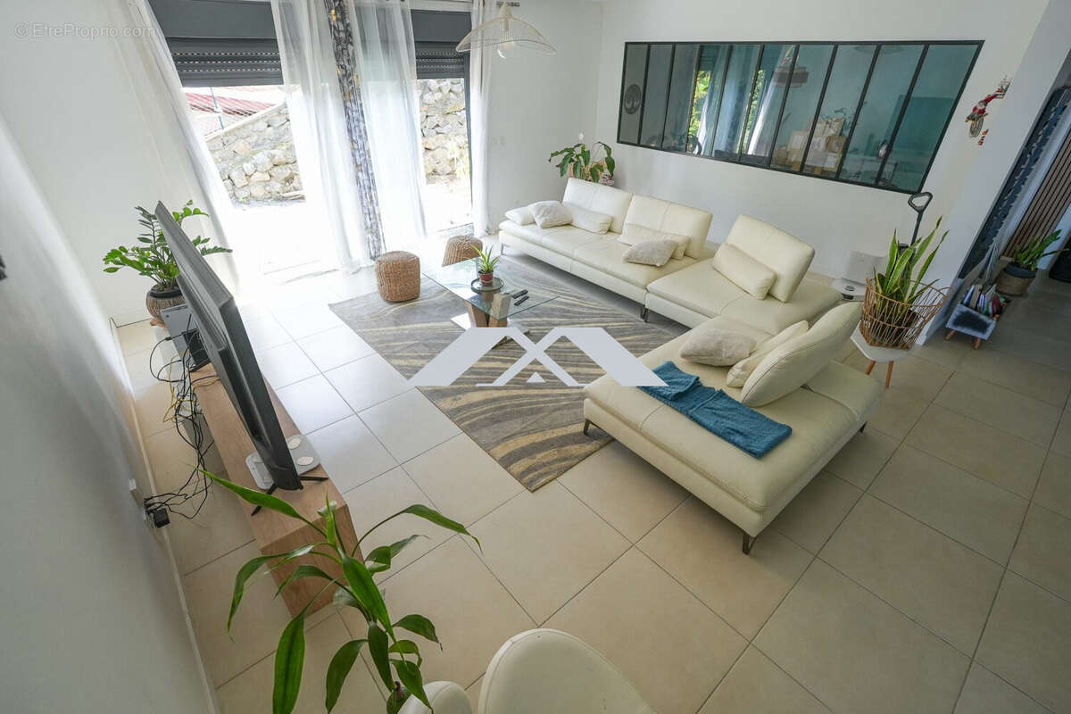 Maison à LES TROIS-BASSINS