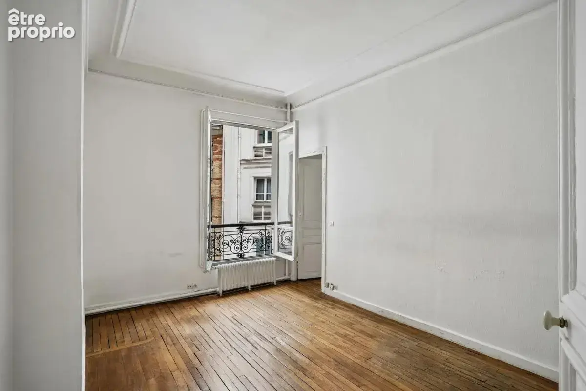 Appartement à rénover au cœur de la très prisée place du Maréchal Juin - photo 6