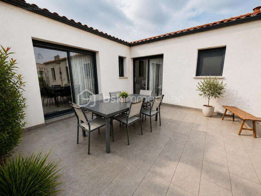 Maison à MONTAIGU