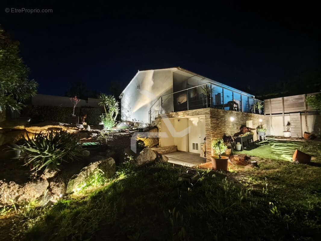 Agréable villa t3 de 80m2 avec piscine vue maquis et studio indépendant de 24m2 - photo 29