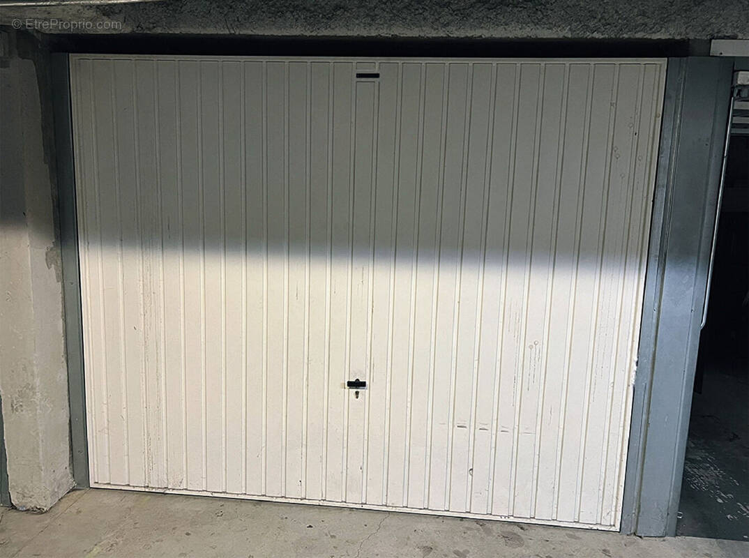 Parking à VAULX-EN-VELIN