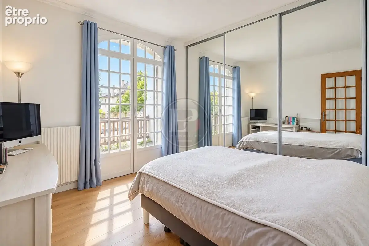 Appartement  traversant - 2 Chambres - à rafraîchir - photo 10