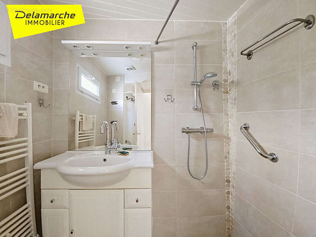 A vendre maison et dépendance bourg de Brehal  3 pièces - photo 5