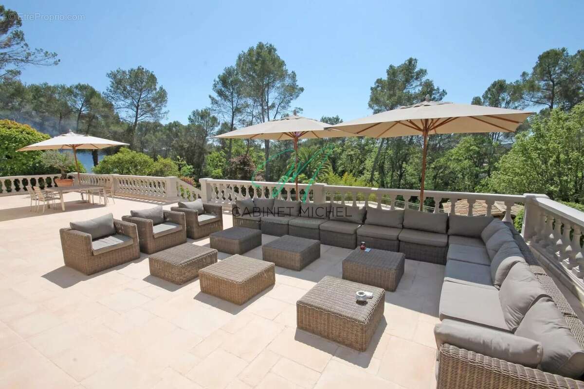 Maison à ROQUEFORT-LES-PINS