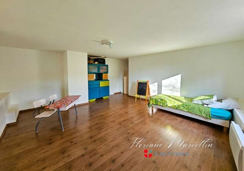 Appartement à PERS-JUSSY